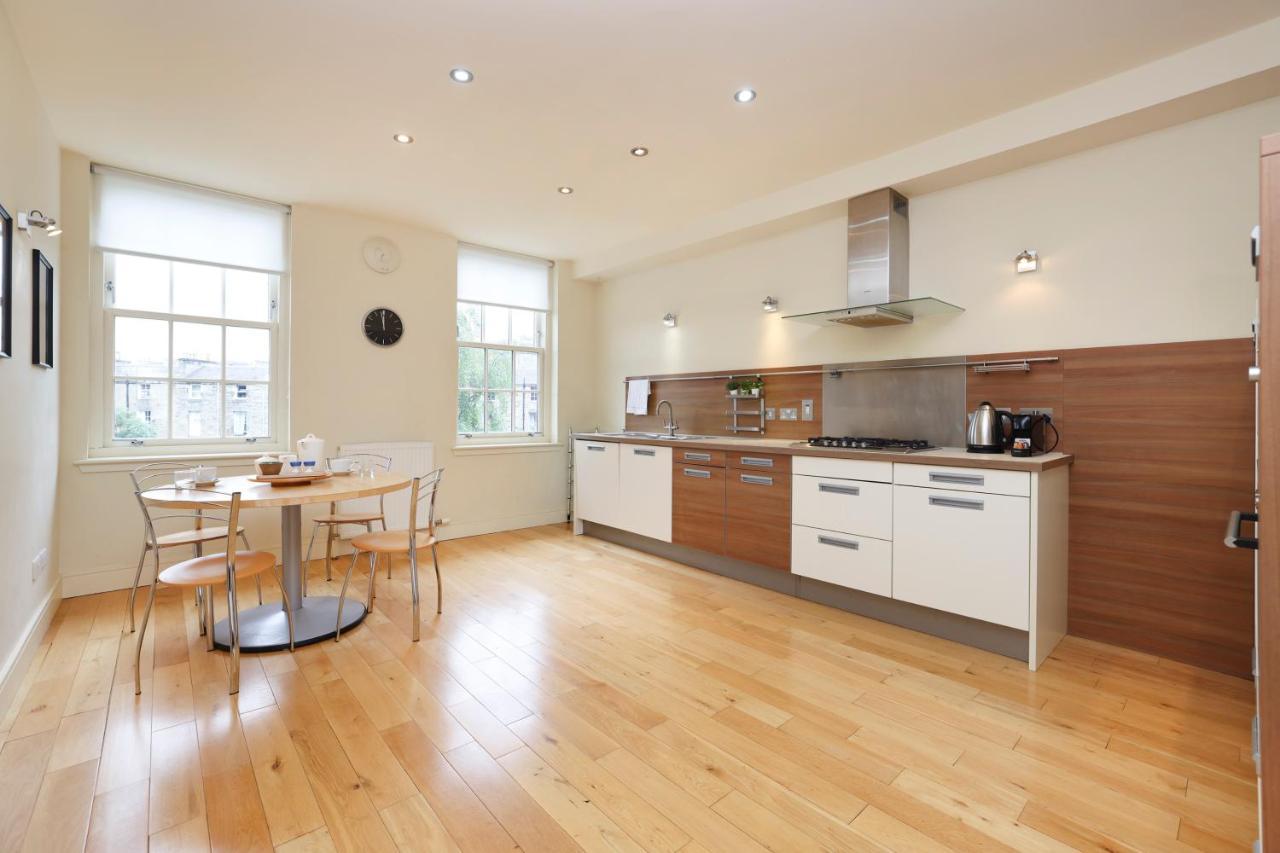 Joivy Spacious 2 Bed,2 Bath Flat, Free Parking And Rooftop Terrace Appartement Édimbourg