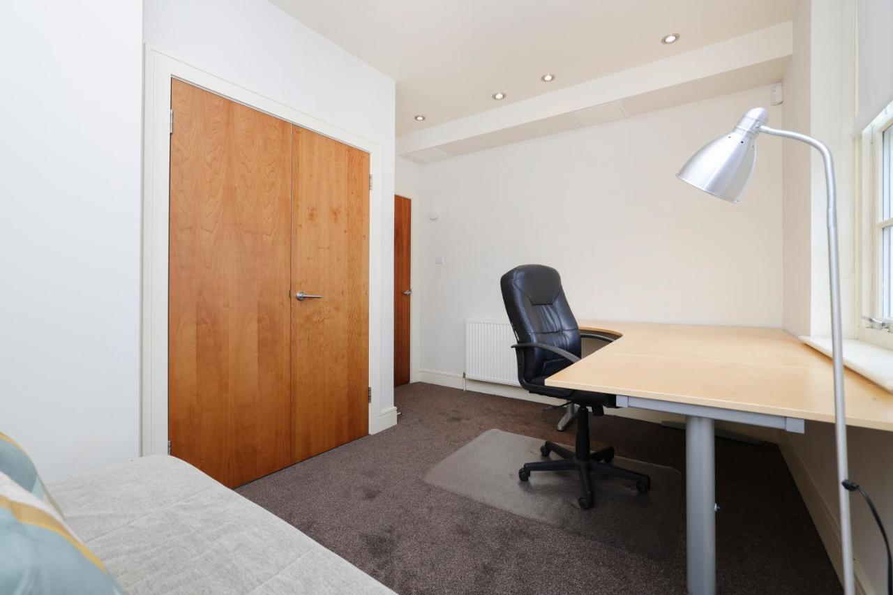 Joivy Spacious 2 Bed,2 Bath Flat, Free Parking And Rooftop Terrace * Édimbourg