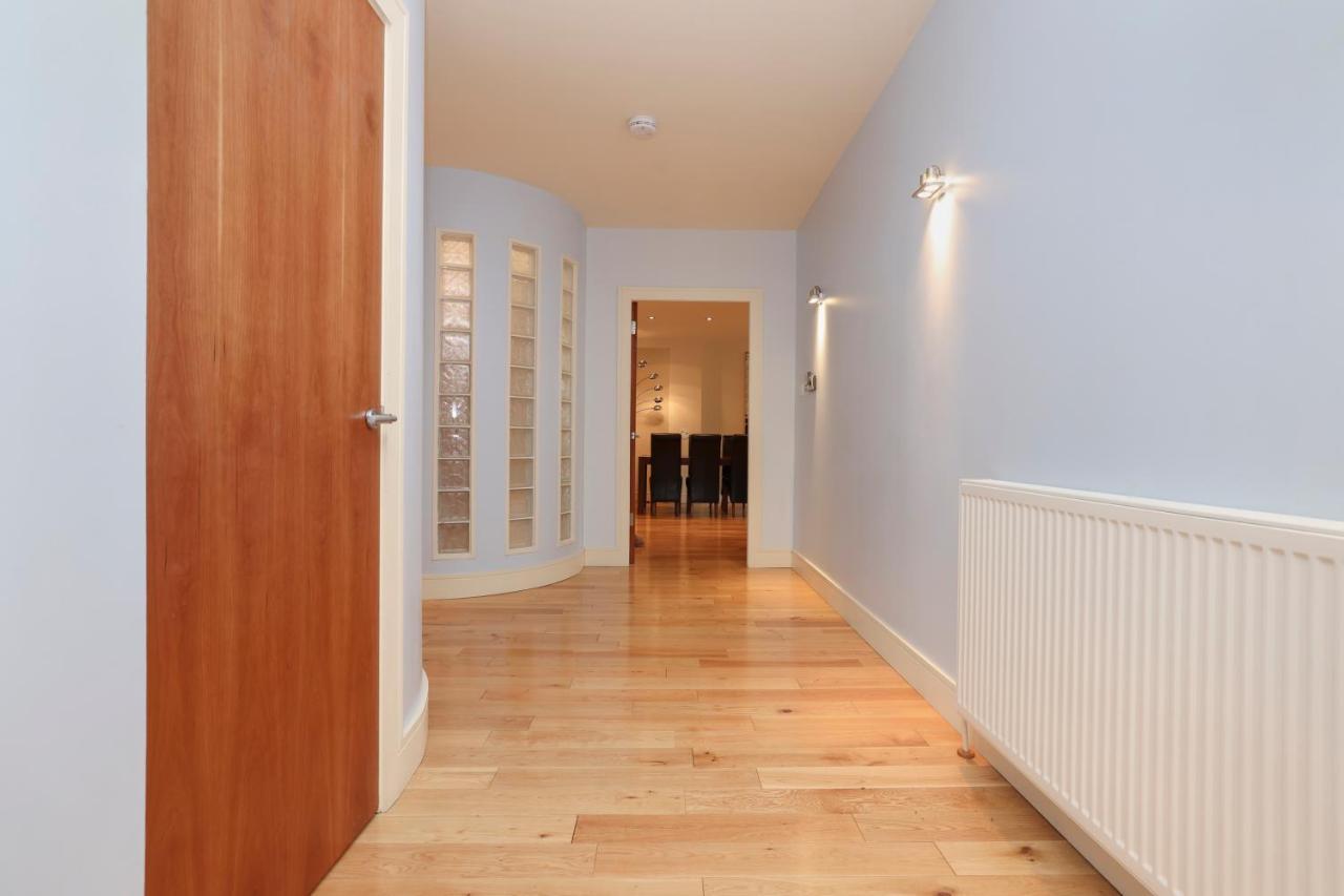 Joivy Spacious 2 Bed,2 Bath Flat, Free Parking And Rooftop Terrace Édimbourg